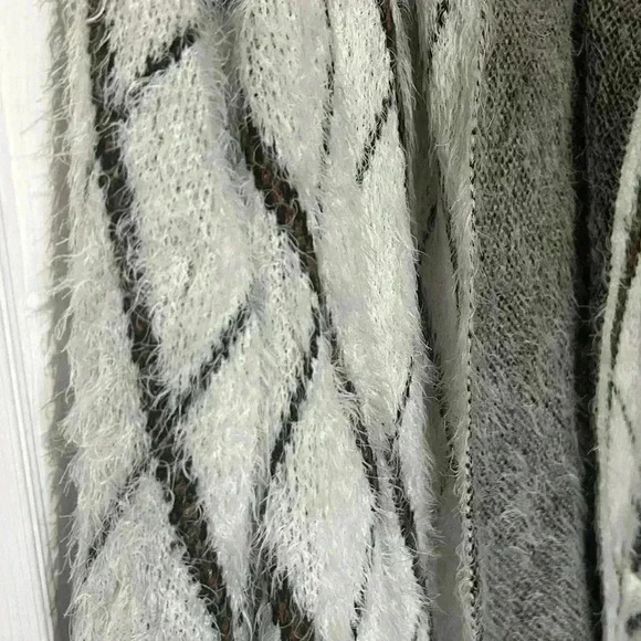 Oliver by Escio sweater hooded cardigan Cream w/black/brown Anthropologie Medium - Picture 3 of 11